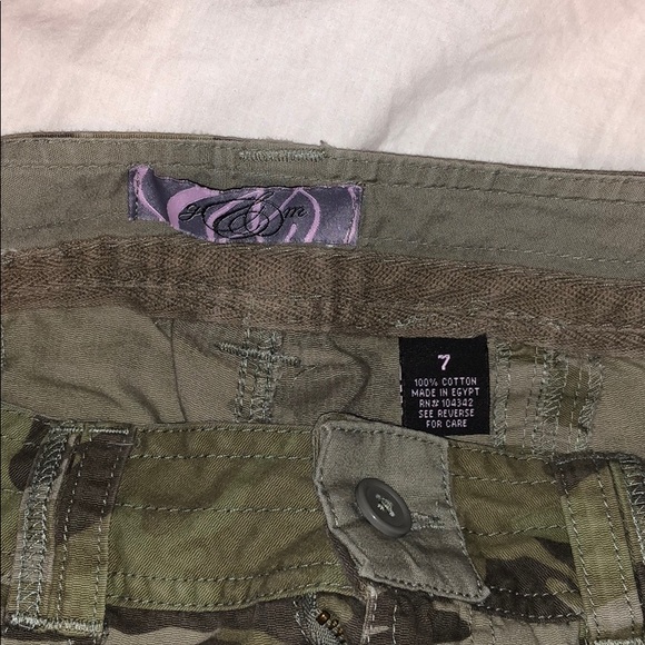 Camouflage cargo shorts - Picture 3 of 3